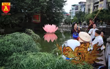 Người dân Thủ đô thích thú nghe hát quan họ tại Văn Miếu - Quốc Tử Giám